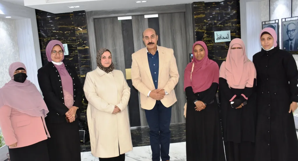 محافظ أسوان يطلق إشارة البدء للقافلة الدعوية والتوعوية للواعظات