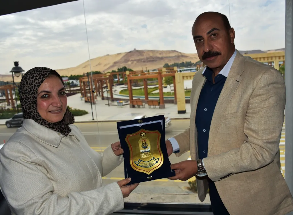 محافظ أسوان يطلق إشارة البدء للقافلة الدعوية والتوعوية للواعظات