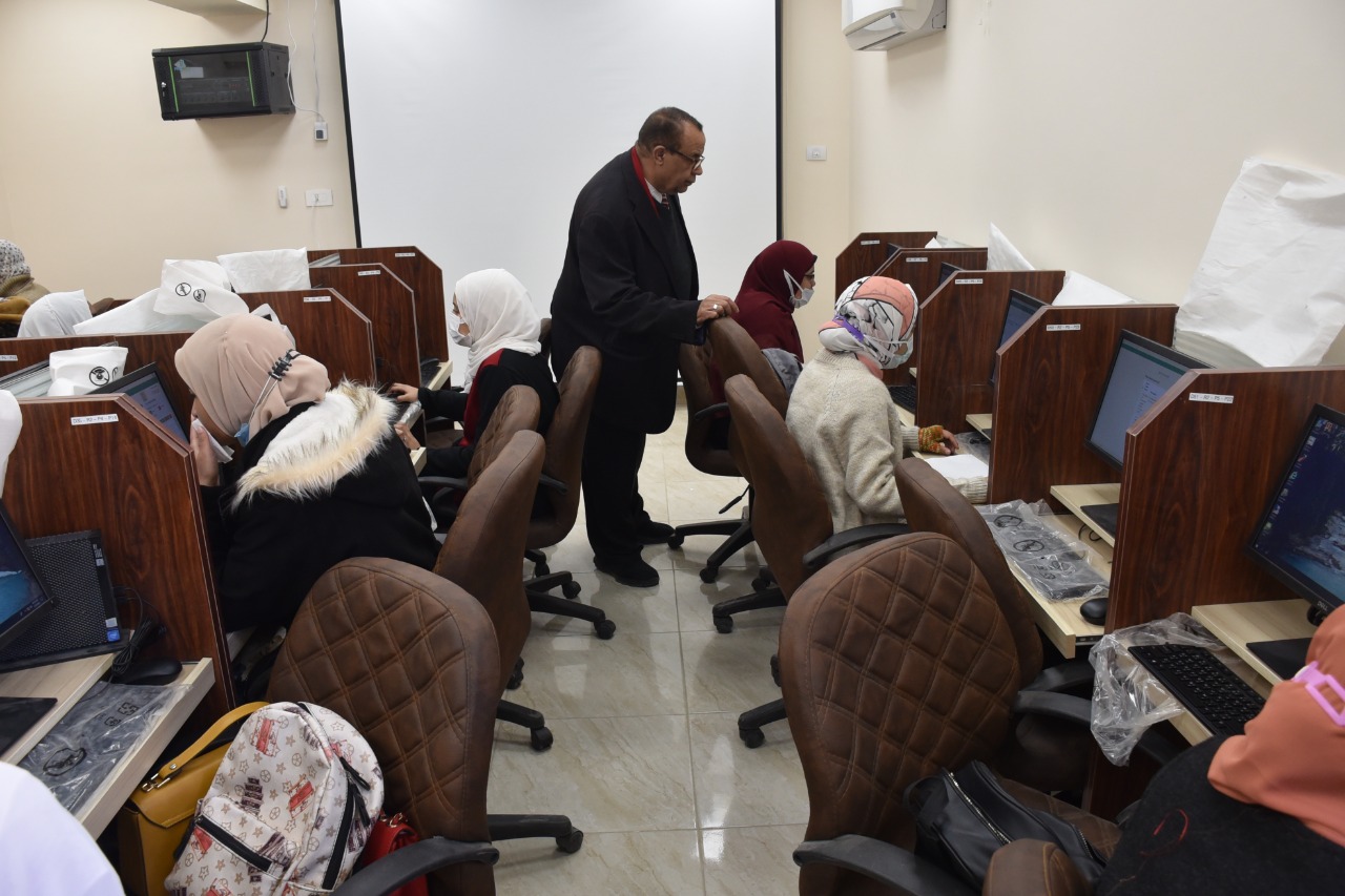 امتحانات كلية طب الأقصر (2)