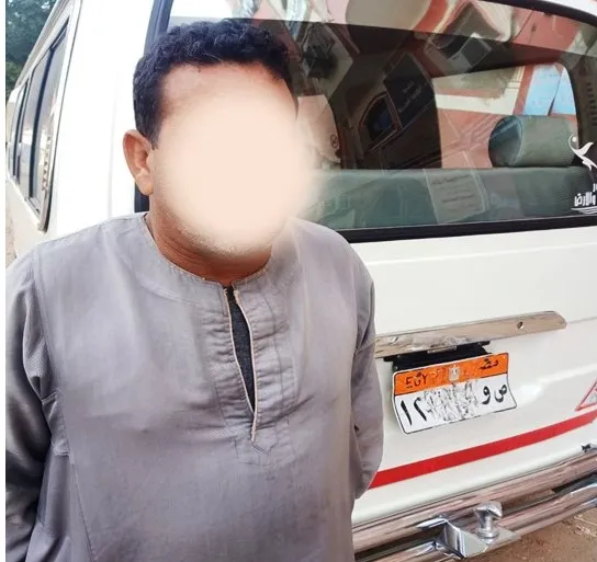 صاحب السيارة السرفيس بأسوان