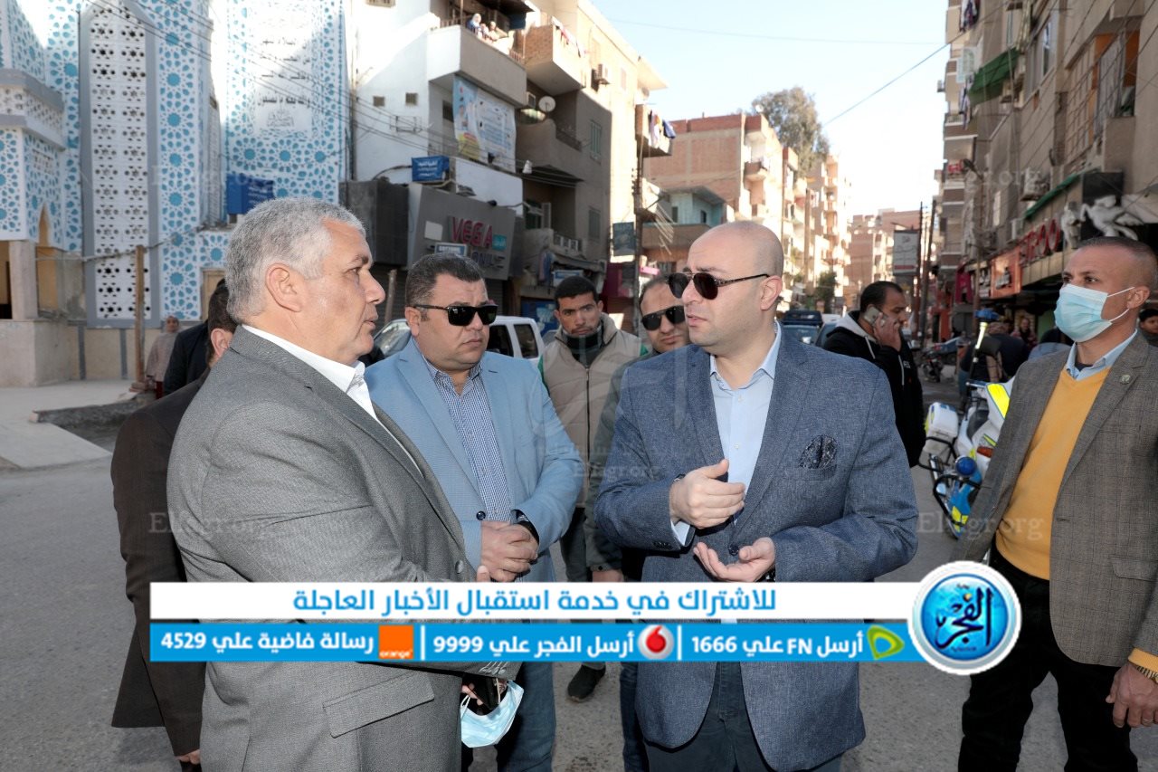 محافظ بني سويف يتفقد أعمال فتح شارع الفنان حسن عابدين (1)