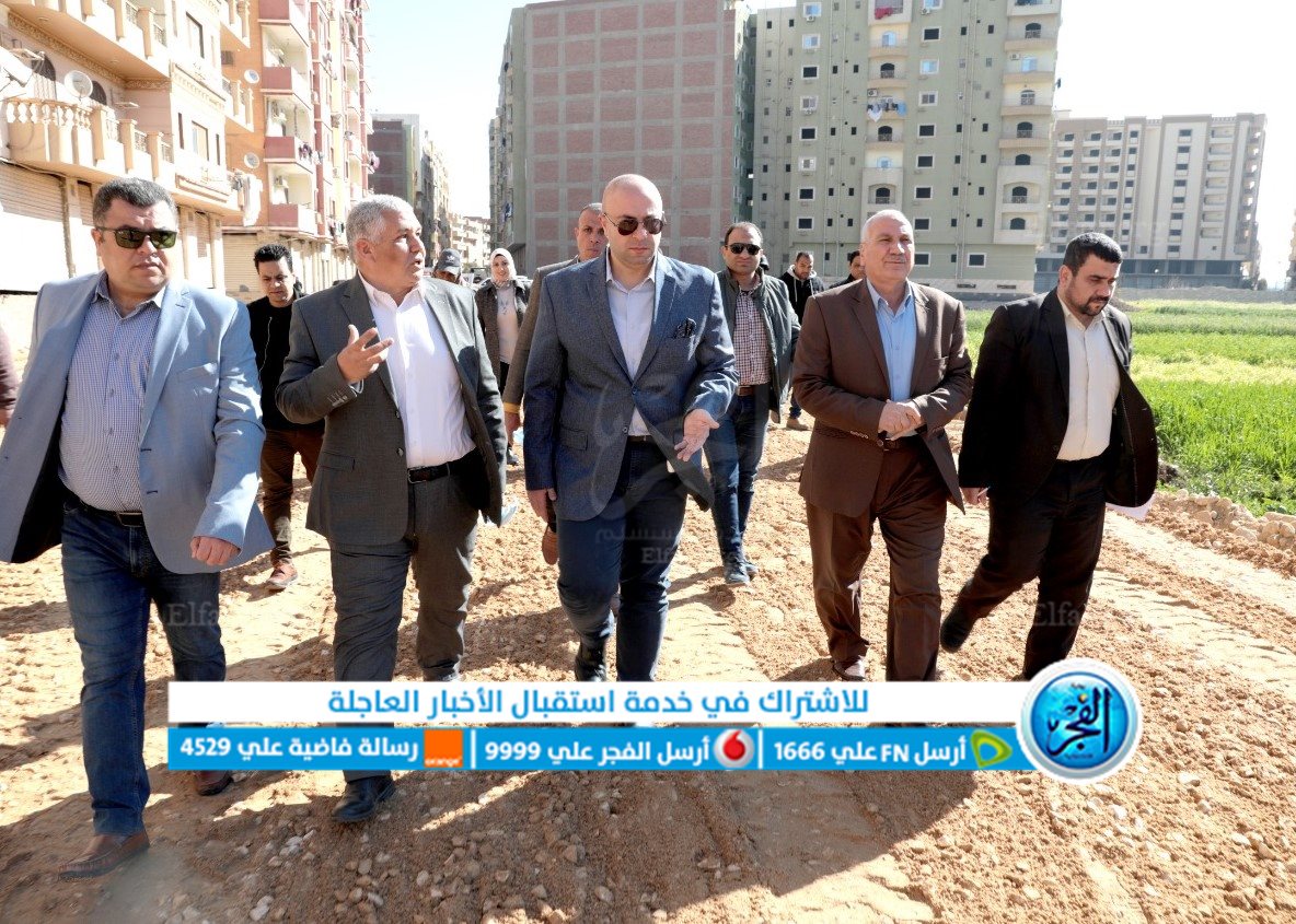 محافظ بني سويف يتفقد أعمال فتح شارع الفنان حسن عابدين (2)