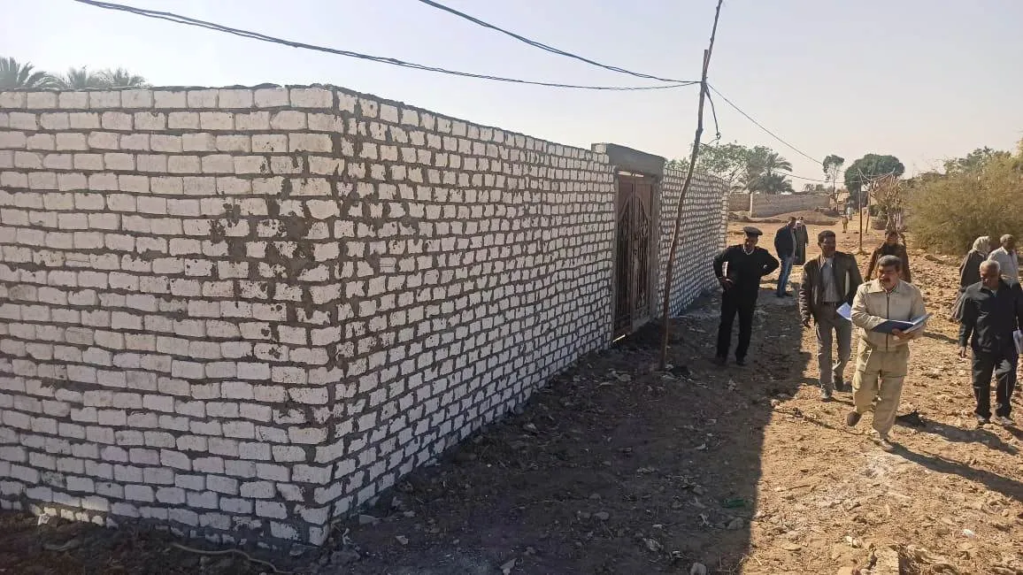  إزالة التعديات على أملاك الدولة بكوم أمبو بأسوان 