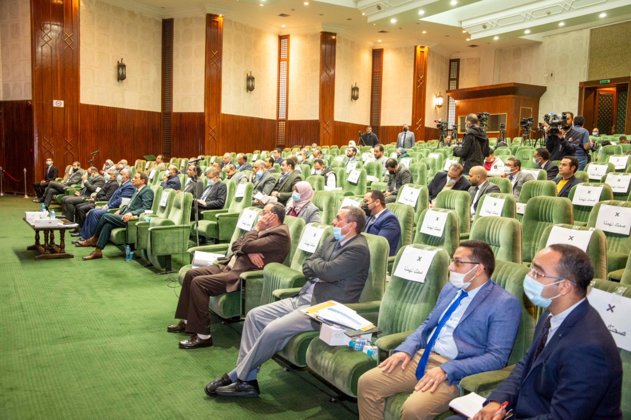 جلسة حوارية حول قضايا المياه بحضور وزير الري