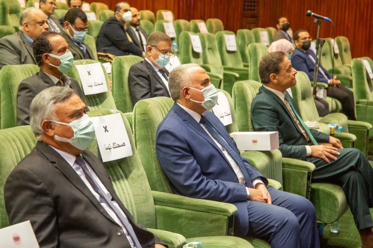 جلسة حوارية حول قضايا المياه بحضور وزير الري