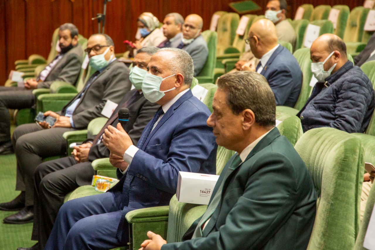 جانب من الجلسة الحوارية حول سد النهضة والتحديات المائية 
