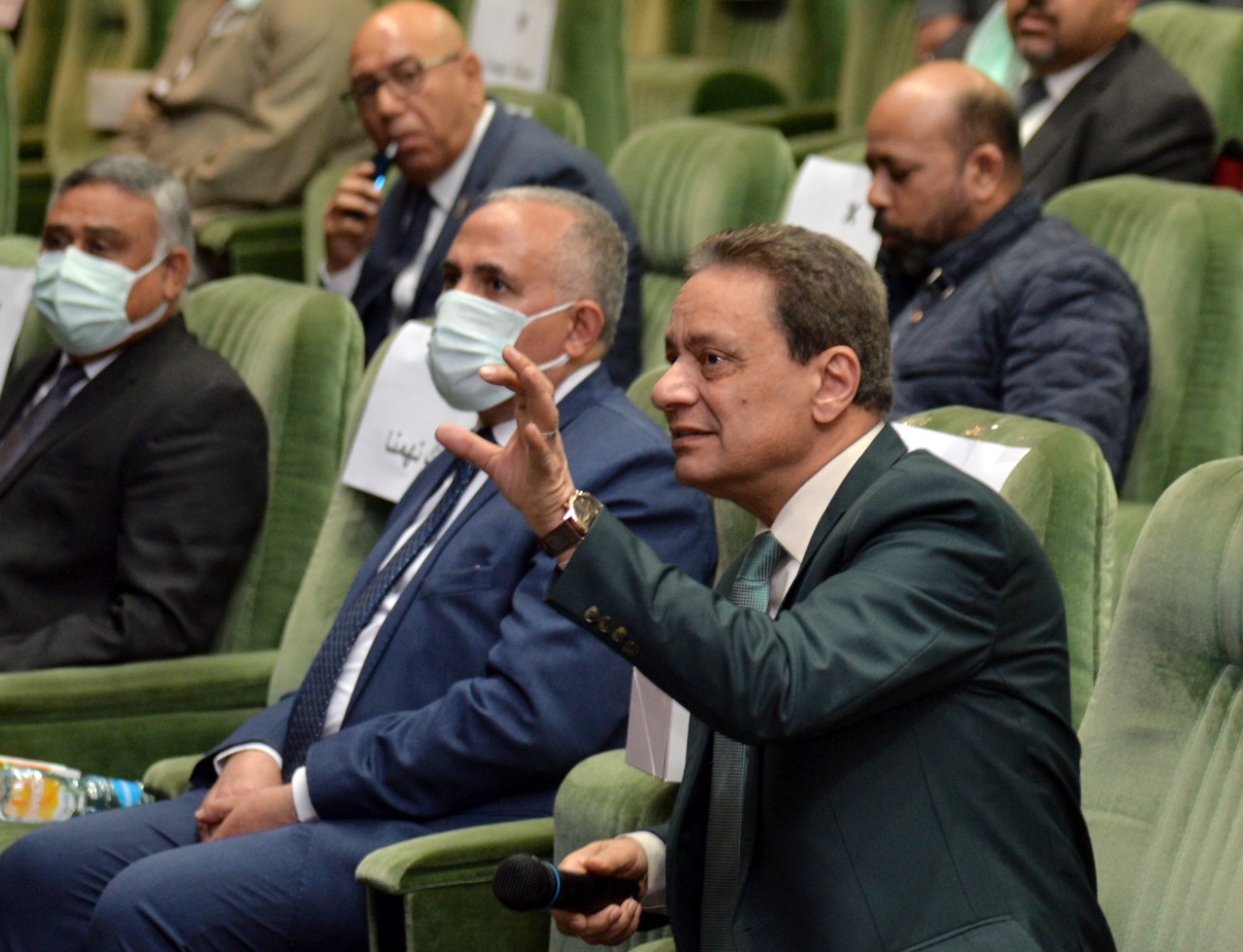 جانب من الجلسة الحوارية حول سد النهضة والتحديات المائية 