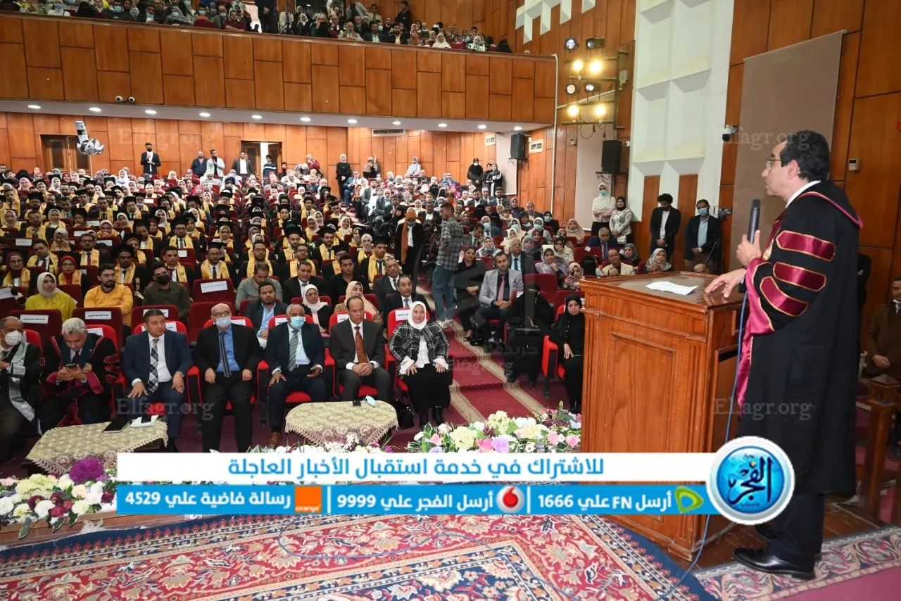 رئيس جامعة الفيوم يشهد حفل تخرج طلاب كلية الطب دفعة ٢٠٢٠