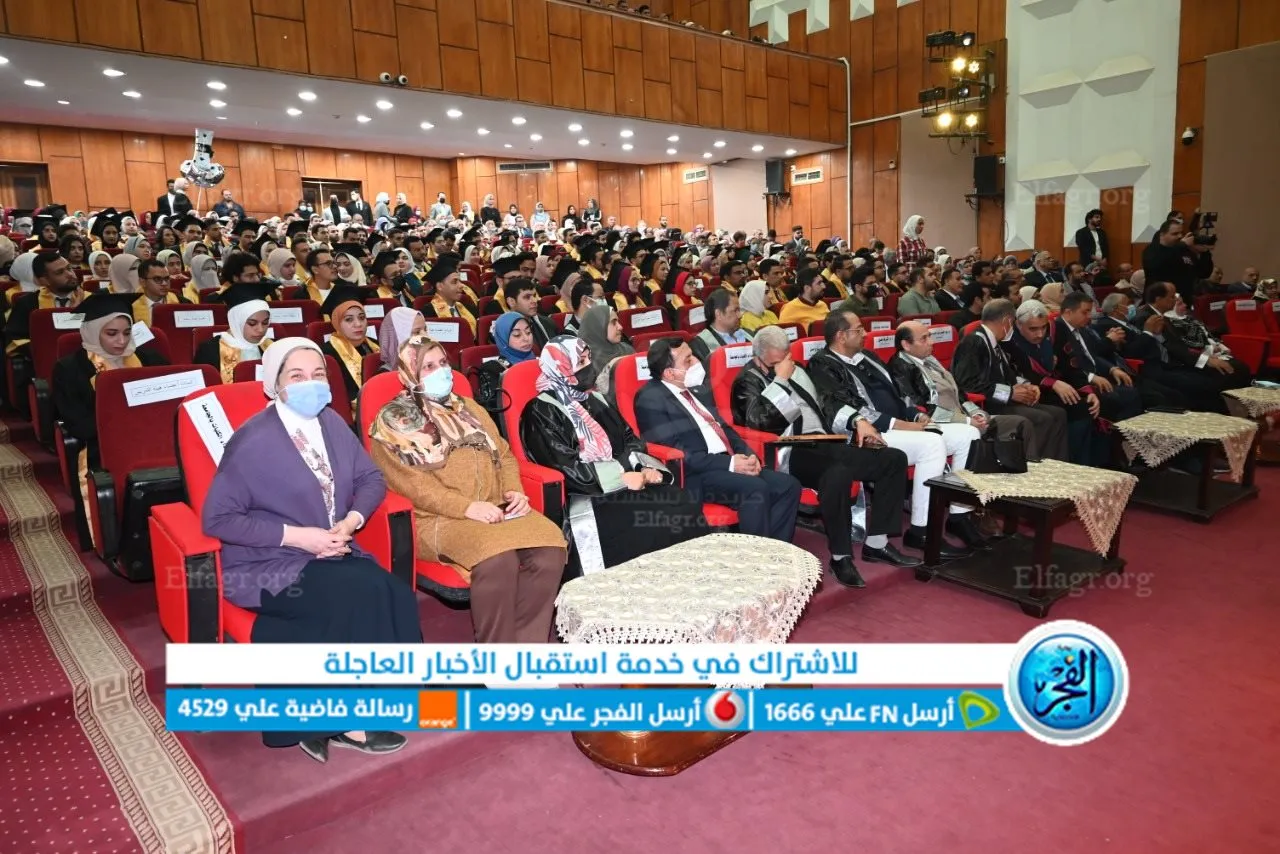 رئيس جامعة الفيوم يشهد حفل تخرج طلاب كلية الطب دفعة ٢٠٢٠