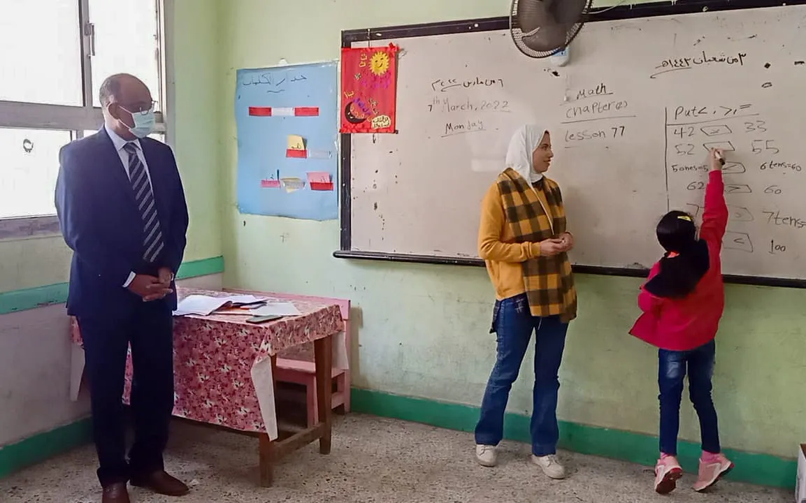 وكيل تعليم بورسعيد يتفقد مدرسة الشهيد أحمد حمدى الرسمية