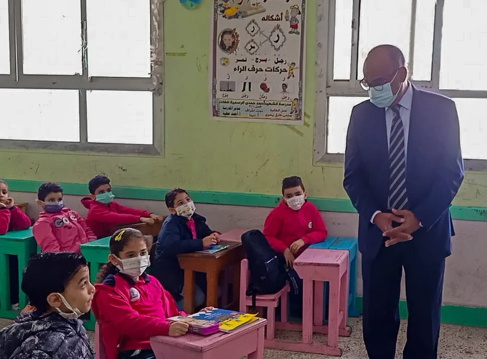 وكيل تعليم بورسعيد يتفقد مدرسة الشهيد أحمد حمدى الرسمية