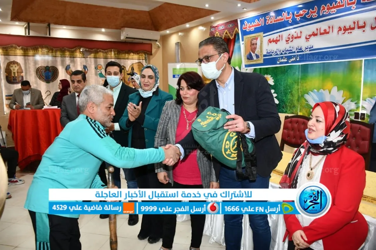   محافظ الفيوم يكرم عددا من الرياضيين من ذوى الهمم