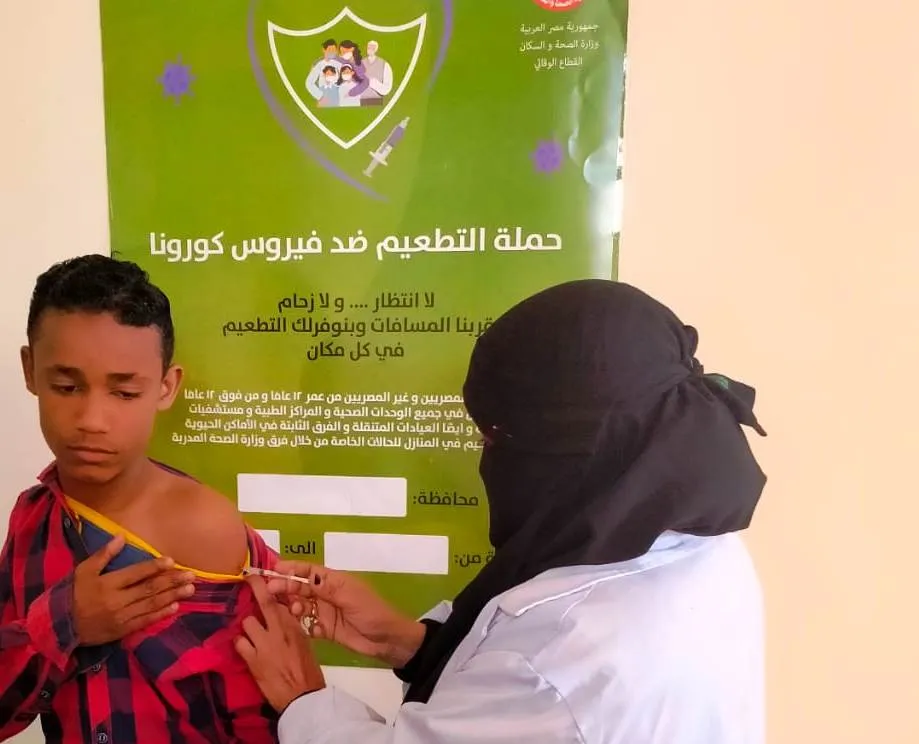 حملة طرق الأبواب للتطعيم ضد كورونا في أسوان