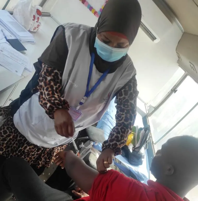 حملة طرق الأبواب للتطعيم ضد كورونا في أسوان