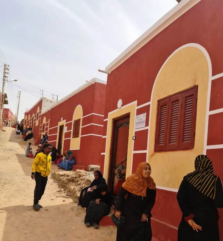 جانب من تسليم المنازل 