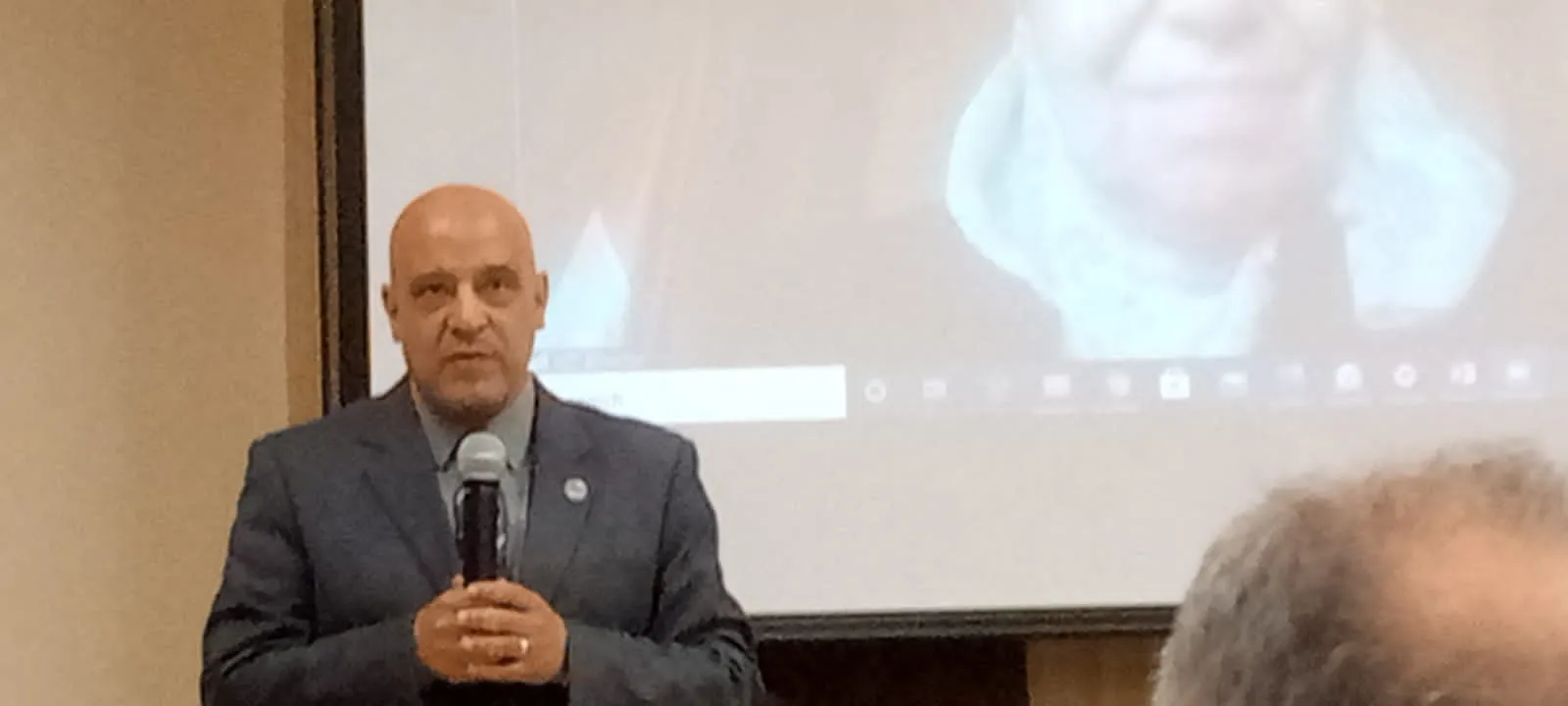 رئيس جامعة أسوان يتفقد مركز إبداع مصر الرقمية 