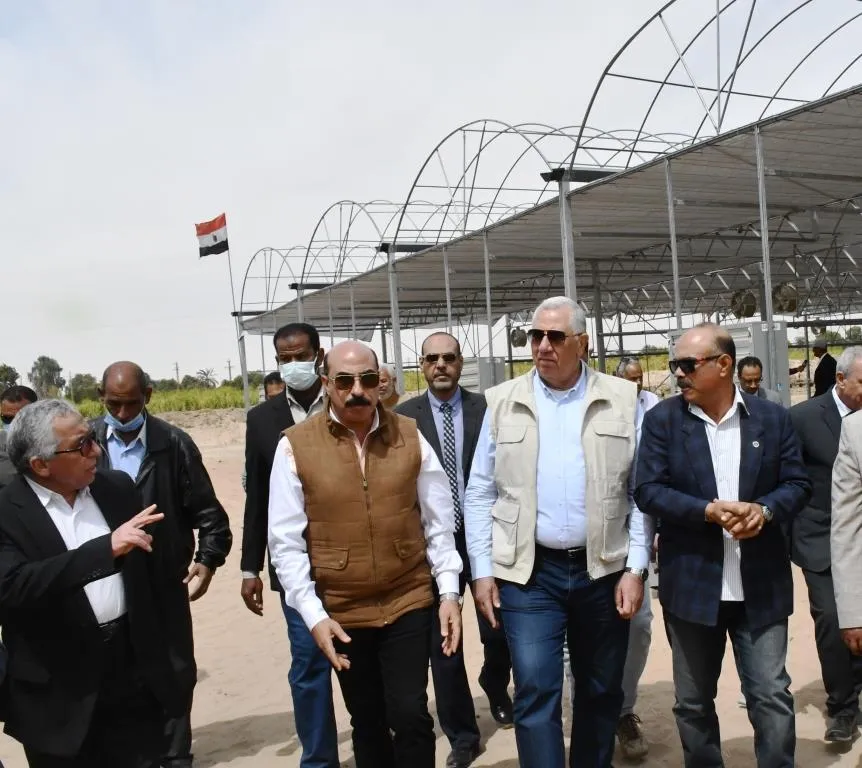 وزير الزراعة يتفقد أول محطة لإنتاج شتلات قصب السكر في كوم أمبو
