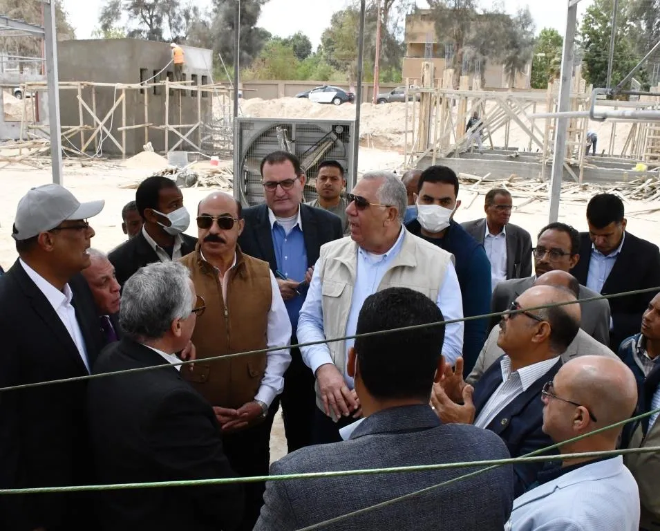 وزير الزراعة يتفقد أول محطة لإنتاج شتلات قصب السكر في كوم أمبو