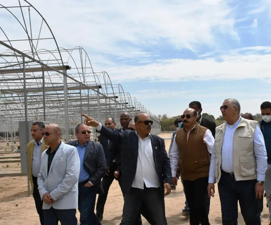 وزير الزراعة يتفقد أول محطة لإنتاج شتلات قصب السكر في كوم أمبو