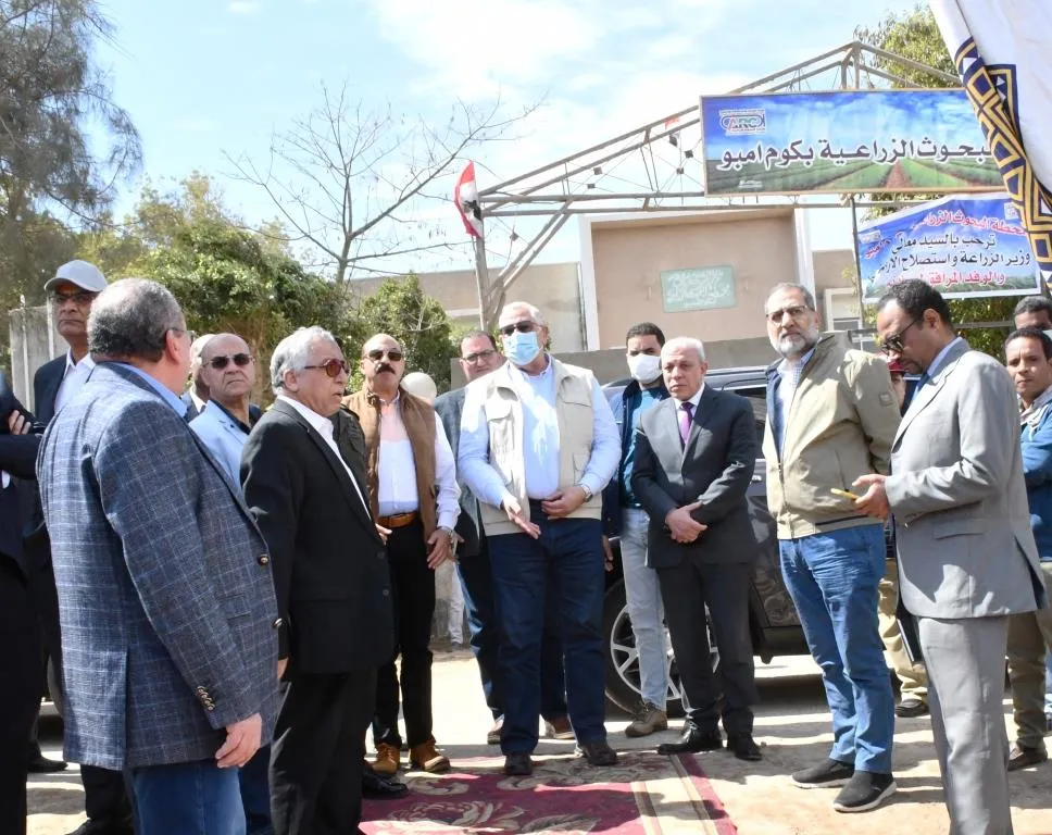 وزير الزراعة يتفقد أول محطة لإنتاج شتلات قصب السكر في كوم أمبو