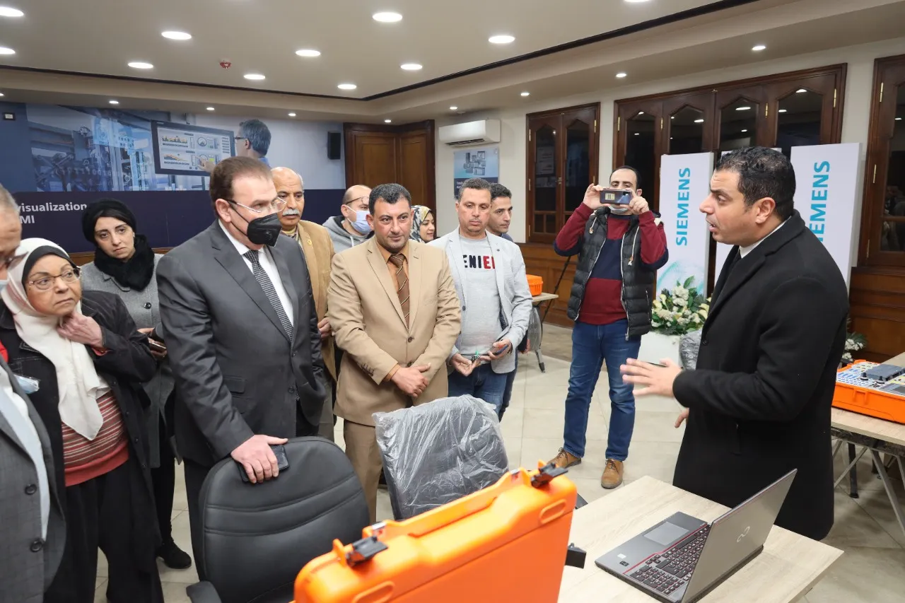هاني ضاحي يفتتح معمل سيمنز للتدريب الهندسي