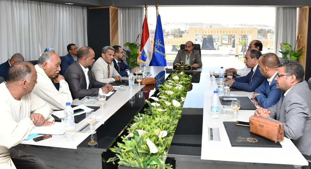  لقاء محافظ أسوان مع�أعضاء مجلسى النواب والشيوخ