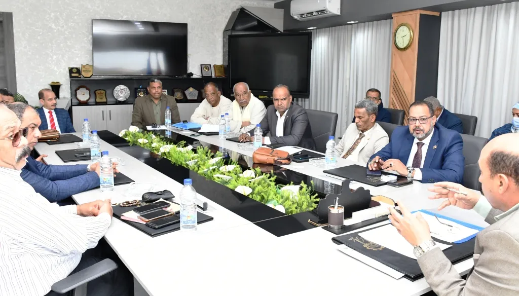  لقاء محافظ أسوان مع�أعضاء مجلسى النواب والشيوخ