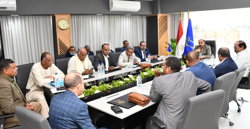  لقاء محافظ أسوان مع�أعضاء مجلسى النواب والشيوخ