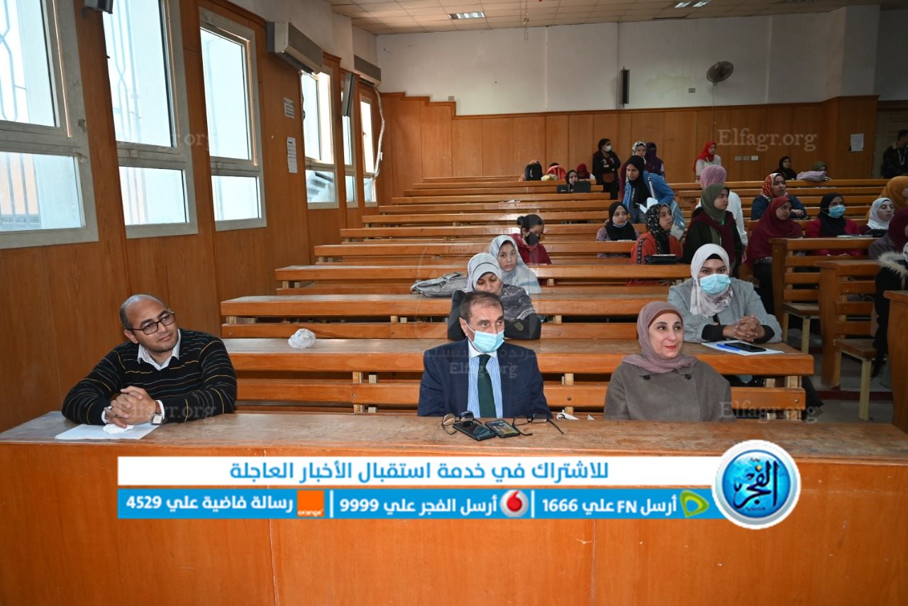 جانب من الندوة