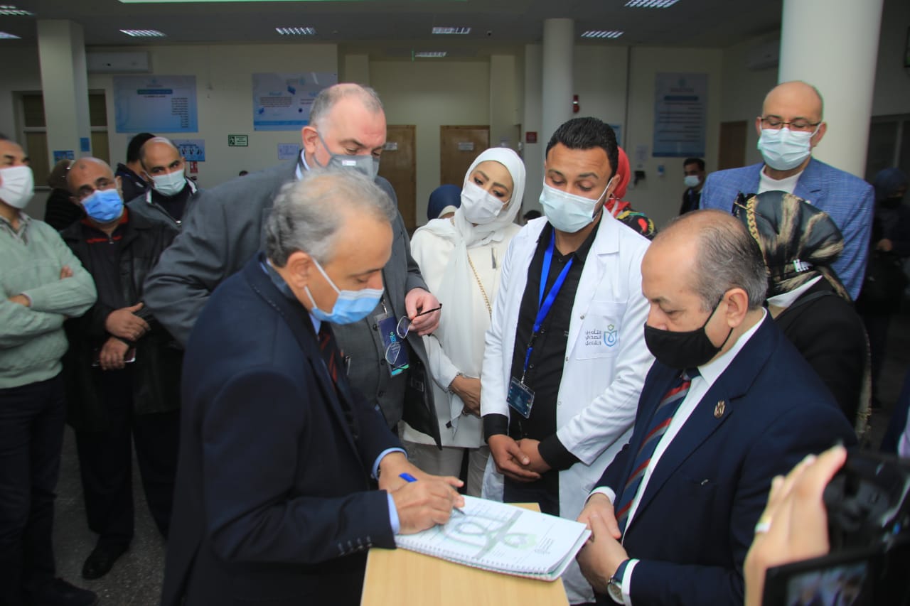 وفد من الكلية الملكية للأطباء والجراحين بجلاسكو يزور المنشآت الصحية ببورسعيد