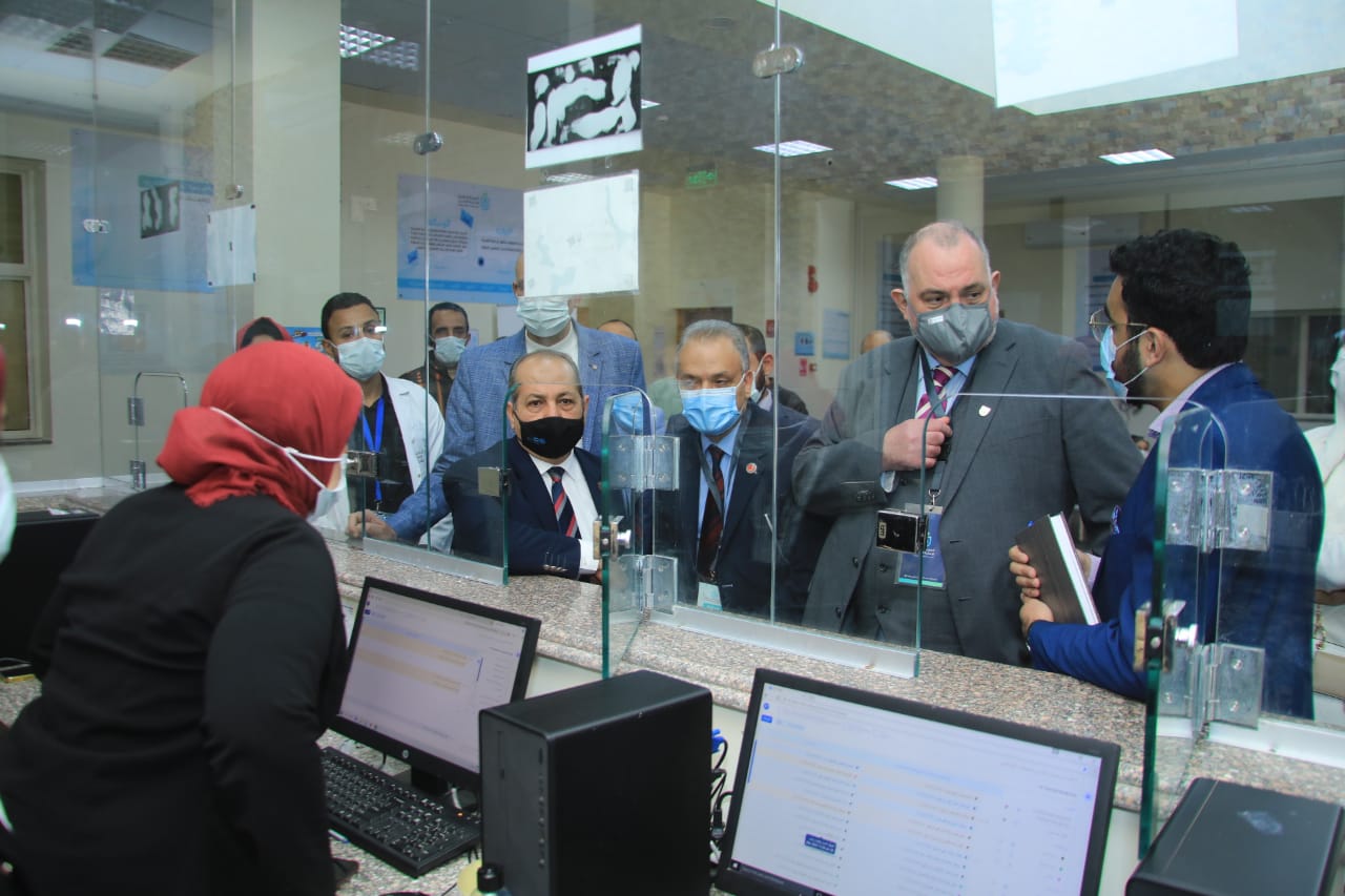 وفد من الكلية الملكية للأطباء والجراحين بجلاسكو يزور المنشآت الصحية ببورسعيد