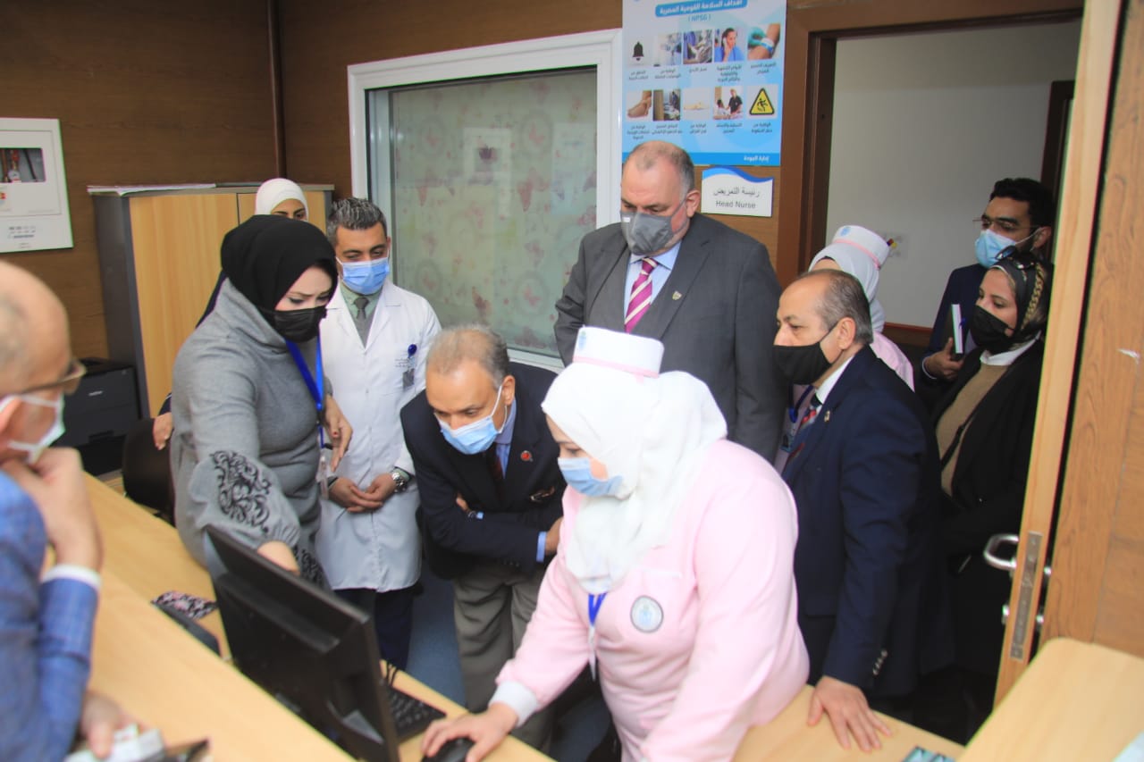 وفد من الكلية الملكية للأطباء والجراحين بجلاسكو يزور المنشآت الصحية ببورسعيد