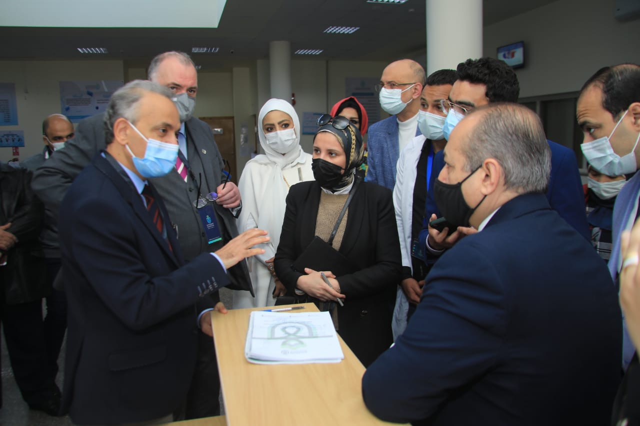 وفد من الكلية الملكية للأطباء والجراحين بجلاسكو يزور المنشآت الصحية ببورسعيد