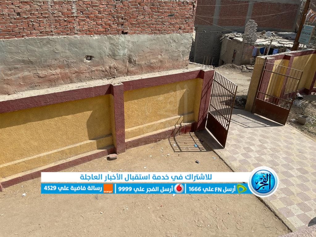 تعدي مواطن بإزالة سور وحدة صحية ببني سويف (7)