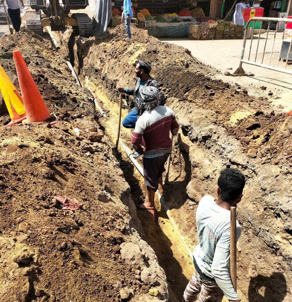 محافظ أسوان يتدخل لحل مشكلة انقطاع وضعف مياه الشرب بمدينة إدفو