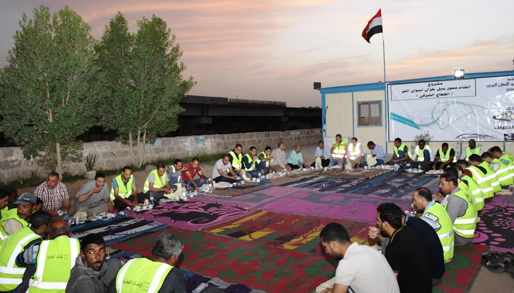 جانب من تناول الإفطار