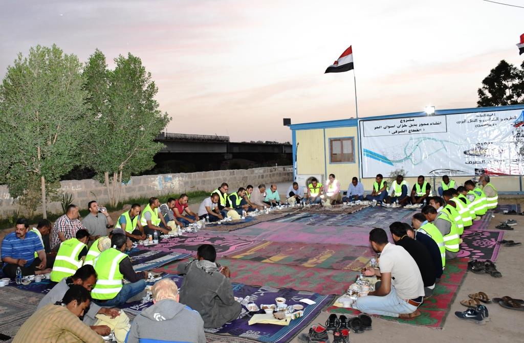 جانب من تناول الإفطار