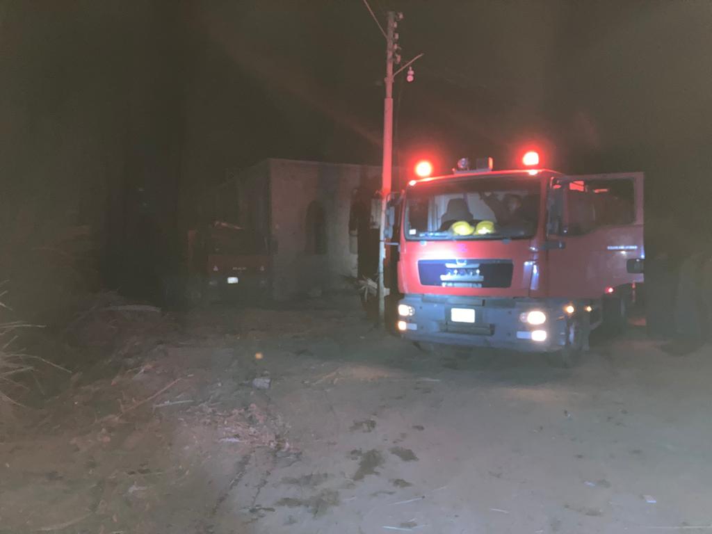 محافظ أسوان يتابع السيطرة على حريق بقرية حاجر القنان بأدفو 