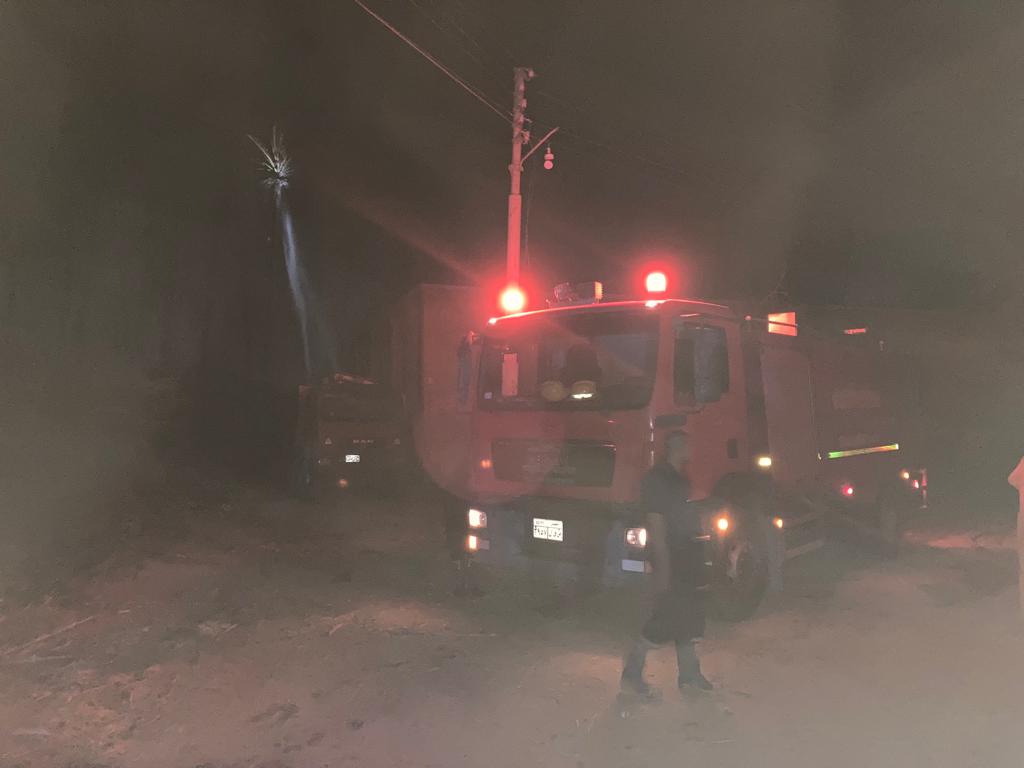 محافظ أسوان يتابع السيطرة على حريق بقرية حاجر القنان بأدفو 