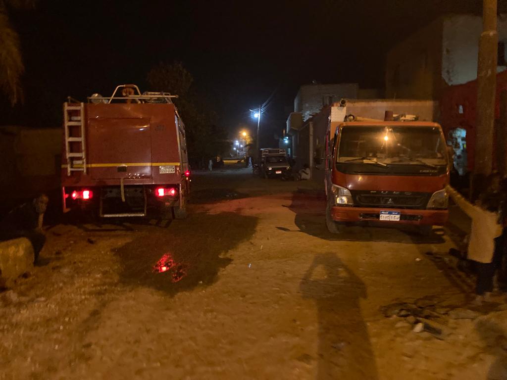 محافظ أسوان يتابع السيطرة على حريق بقرية حاجر القنان بأدفو 