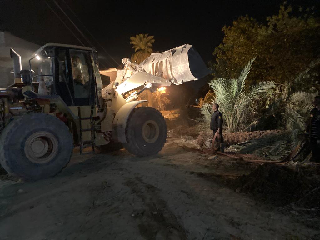 محافظ أسوان يتابع السيطرة على حريق بقرية حاجر القنان بأدفو 