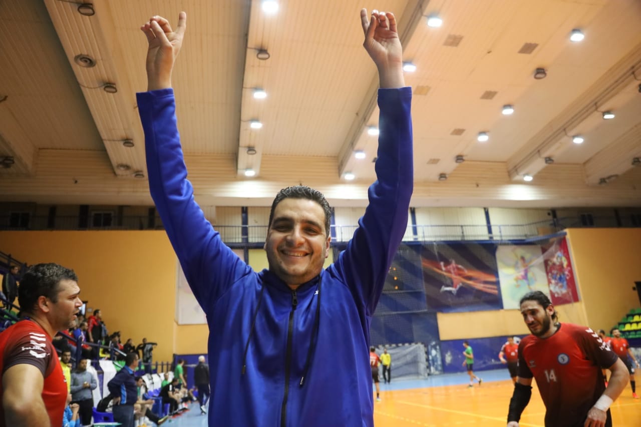 فرحة المدير الفني للفريق علاء عزت بعد الفوز على طنطا والتأهل للمحترفين