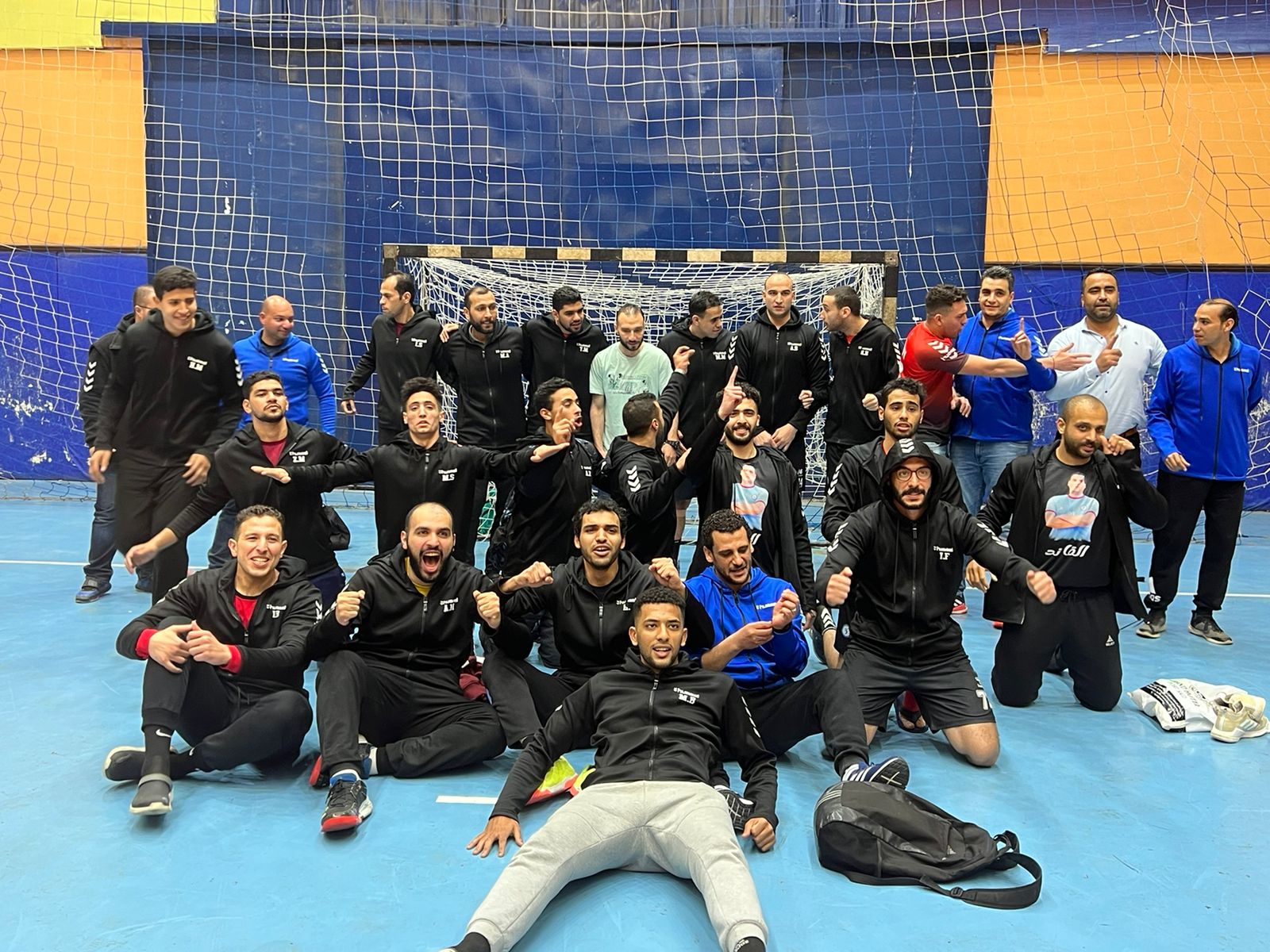 جانب من فرحة اللاعبين بالتأهل لدوري المحترفين بعد الفوز على طنطا