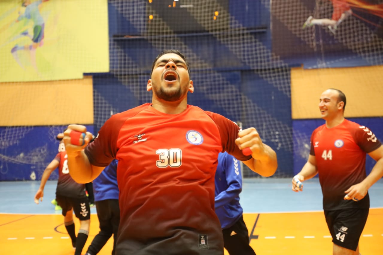 جانب من فرحة اللاعبين بالتأهل لدوري المحترفين بعد الفوز على طنطا