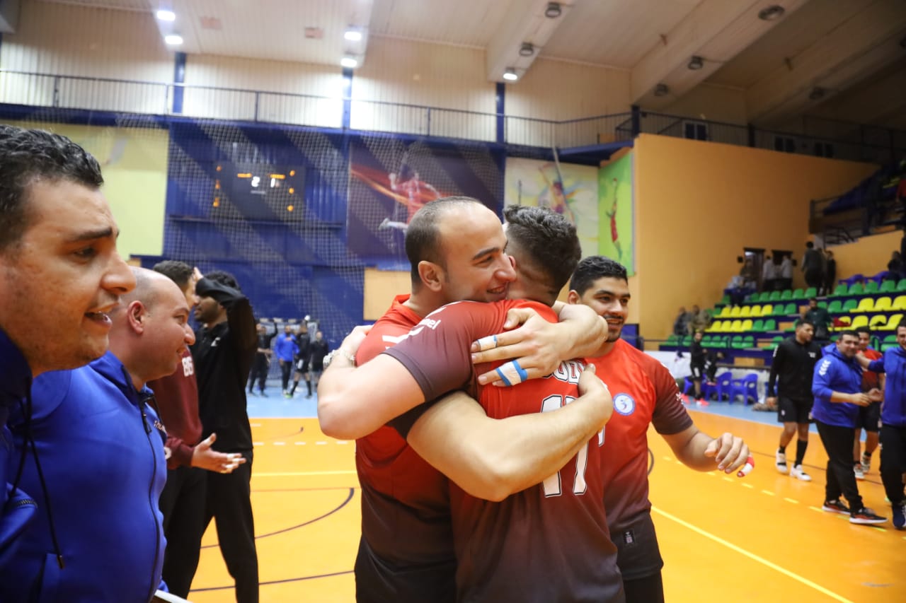 جانب من فرحة اللاعبين بالتأهل لدوري المحترفين بعد الفوز على طنطا