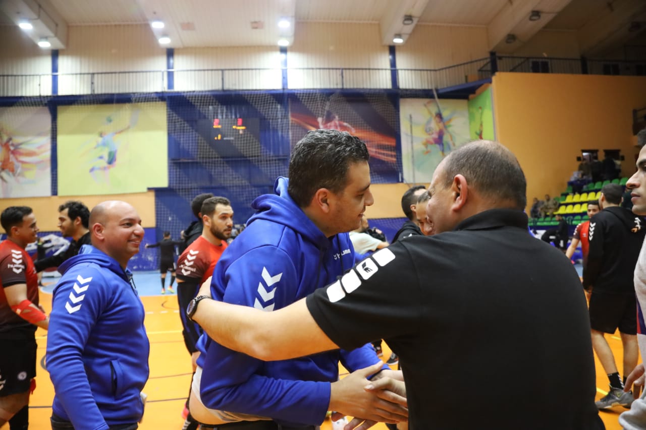 جانب من فرحة اللاعبين بالتأهل لدوري المحترفين بعد الفوز على طنطا