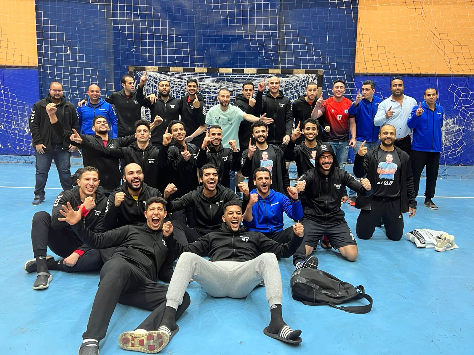 جانب من فرحة اللاعبين بالتأهل لدوري المحترفين بعد الفوز على طنطا