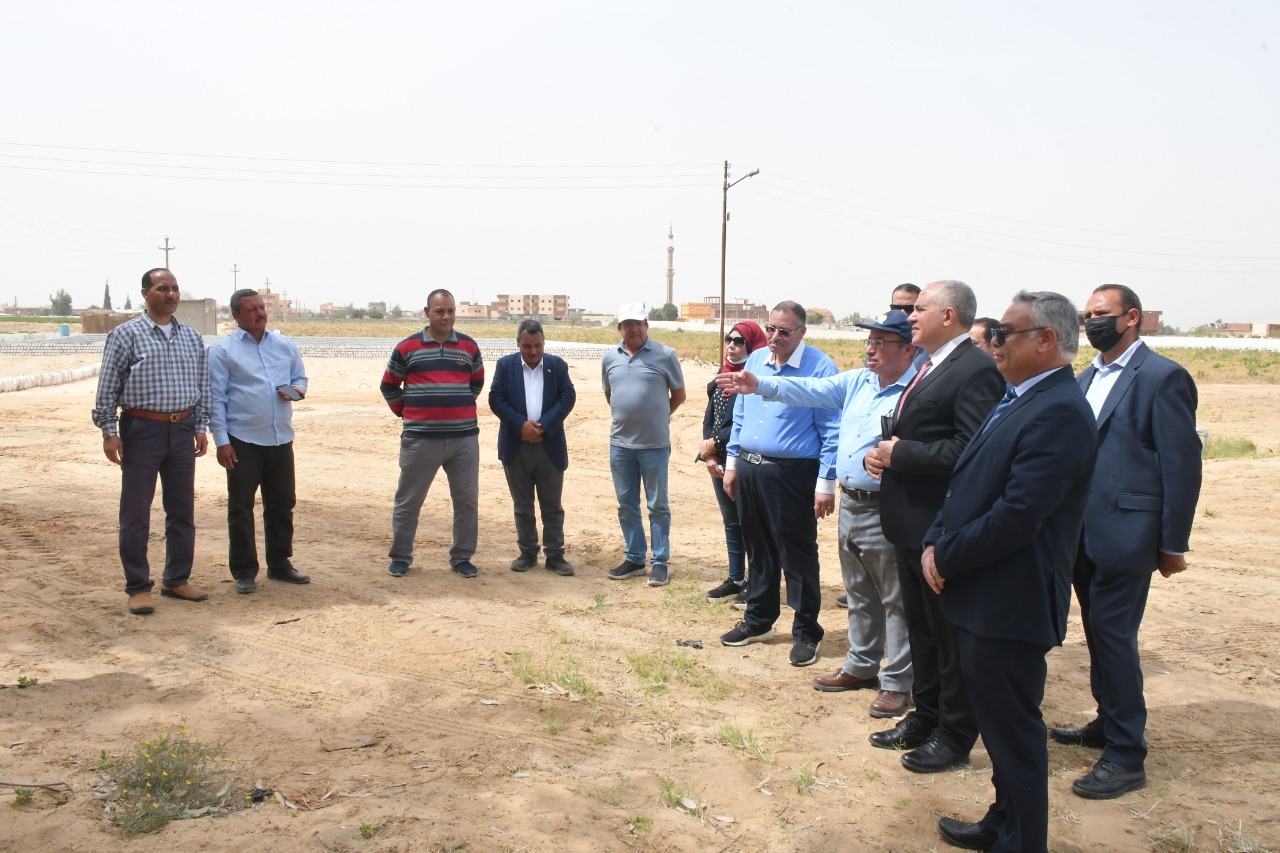 جانب من زيارة وزير الري لمحطة الأبحاث 