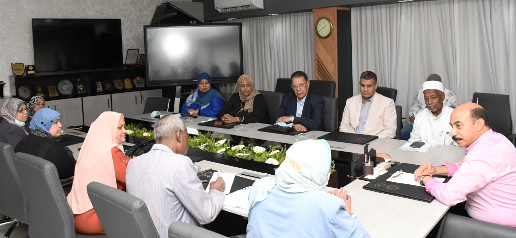 محافظ أسوان يلتقي بأعضاء المجلس القومي للمرأة