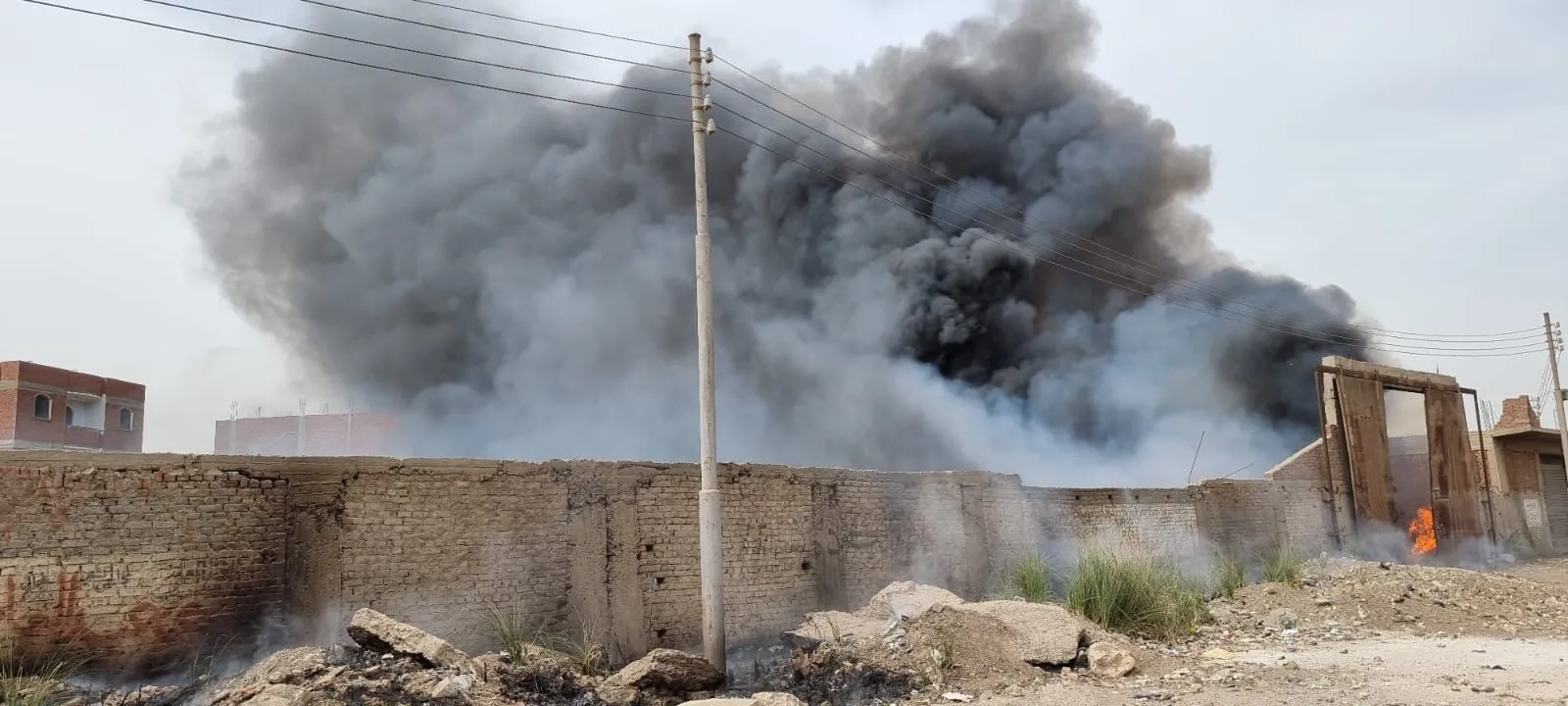 جانب من الحريق